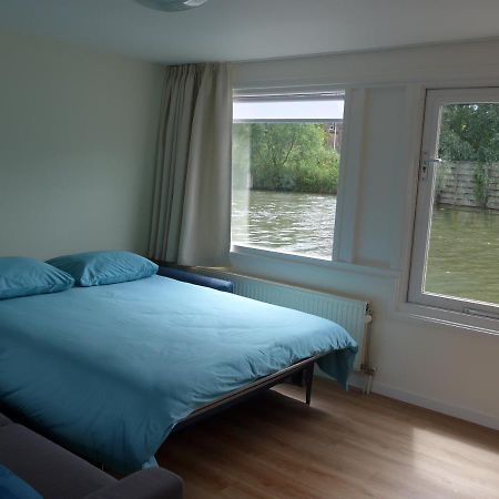 Appartamento Houseboat In The Center, 5 Min Walk To Tropical Museum, Free Wifi! Amsterdam Esterno foto