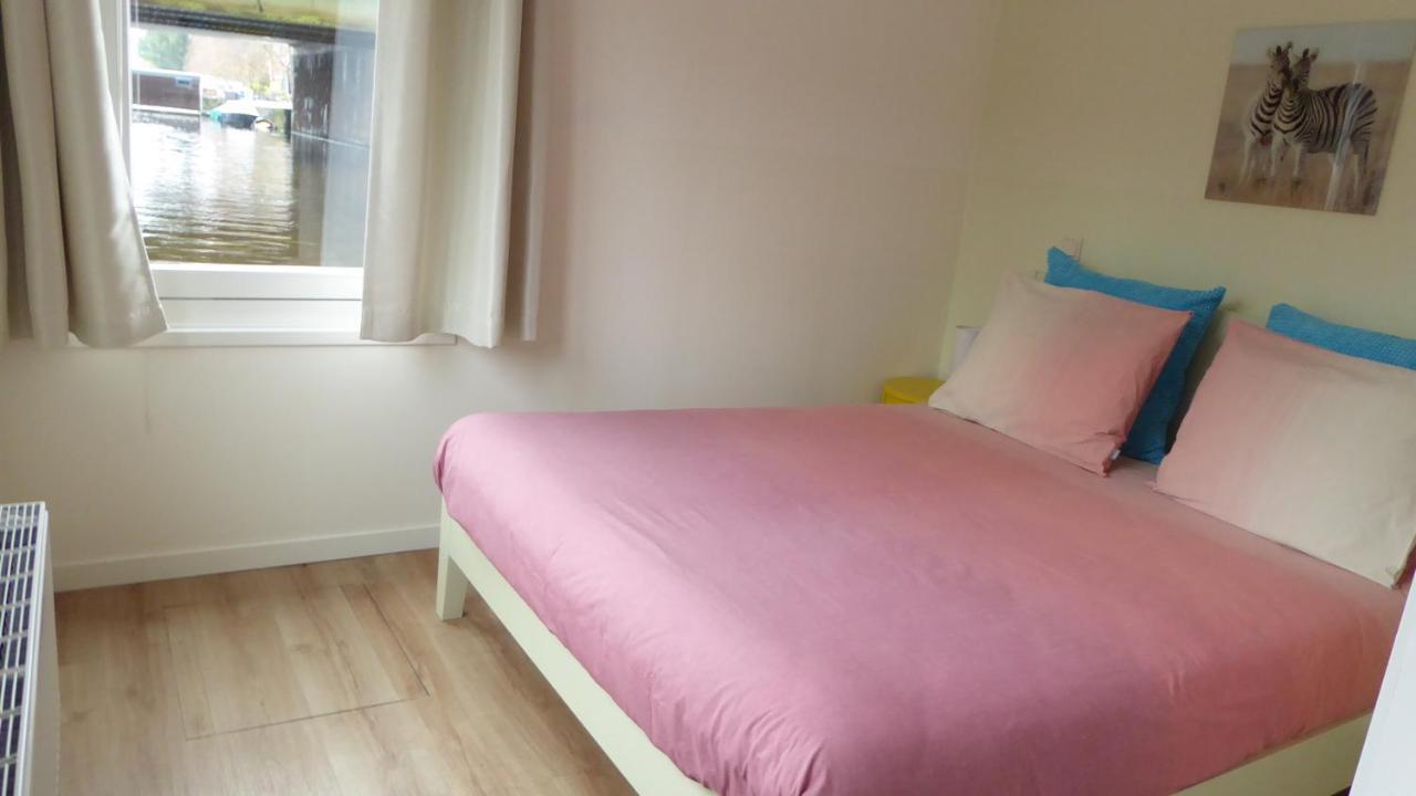 Appartamento Houseboat In The Center, 5 Min Walk To Tropical Museum, Free Wifi! Amsterdam Esterno foto