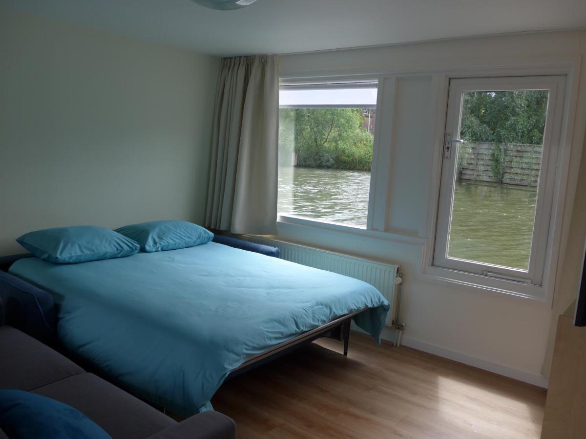 Appartamento Houseboat In The Center, 5 Min Walk To Tropical Museum, Free Wifi! Amsterdam Esterno foto